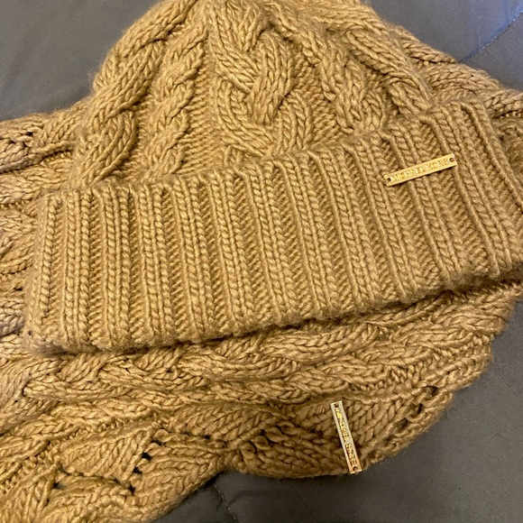 Michael Kors Infinity Knit Scarf Caramel - Picture 4 of 5